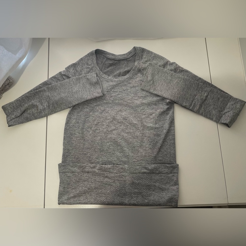 lululemon athletica Gray Long Sleeve Tee